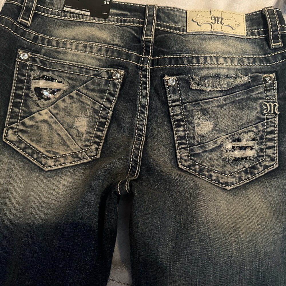 NWT Size 28. Cropped.. inseam 25